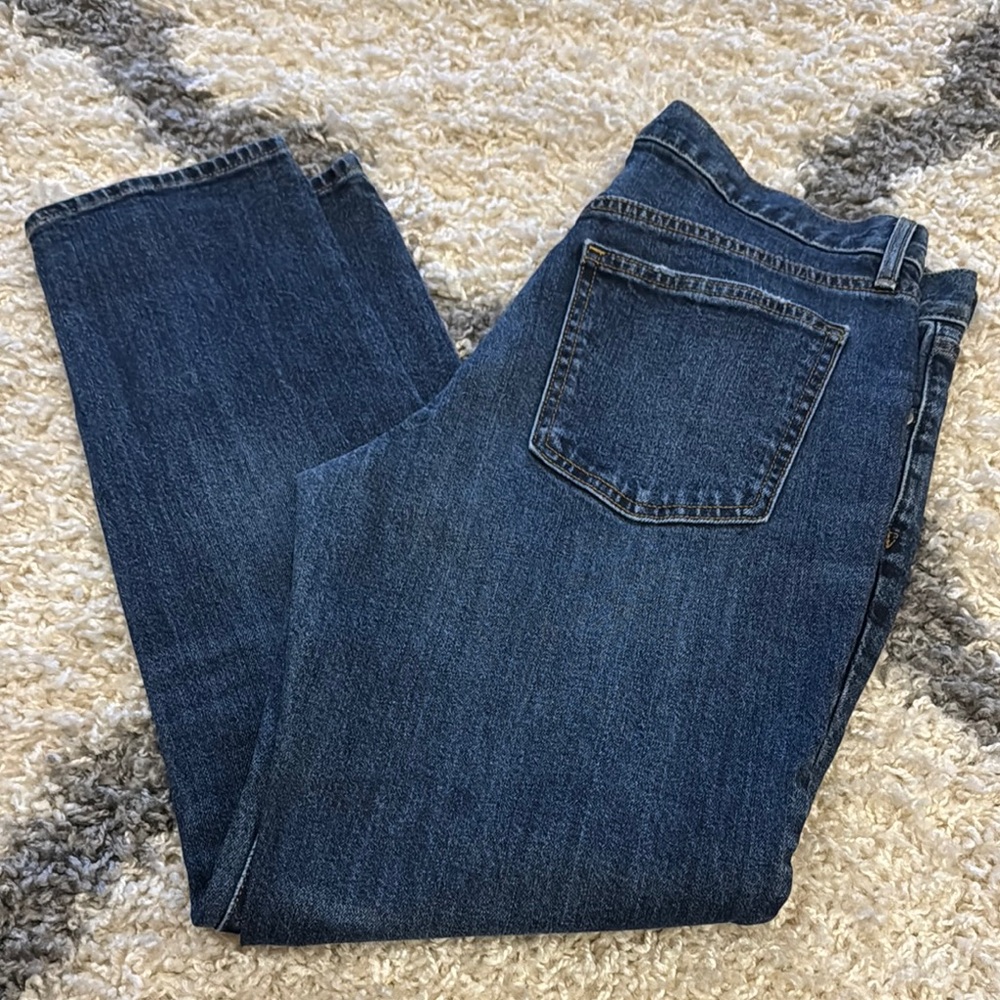 Blue Straight-Leg Jeans with Contrasting Stitching